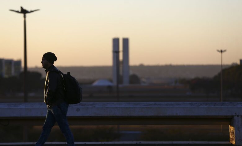 Clima seco e frio predomina no centro do país; veja previsão do tempo