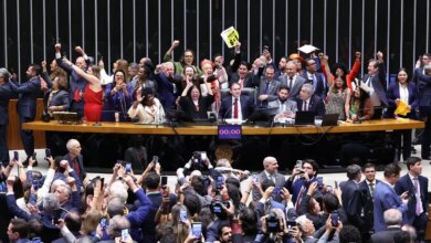 Saiba como votaram os deputados na PEC que acaba com a escala 6x1