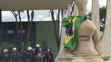 Moraes rejeita revisar pena de Débora do Batom, condenada pelo 8/1