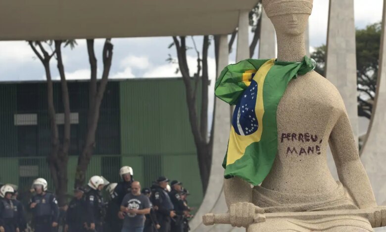 Moraes rejeita revisar pena de Débora do Batom, condenada pelo 8/1