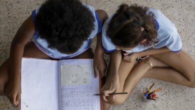 Metade dos estudantes não vê debate antirracista na escola, diz estudo
