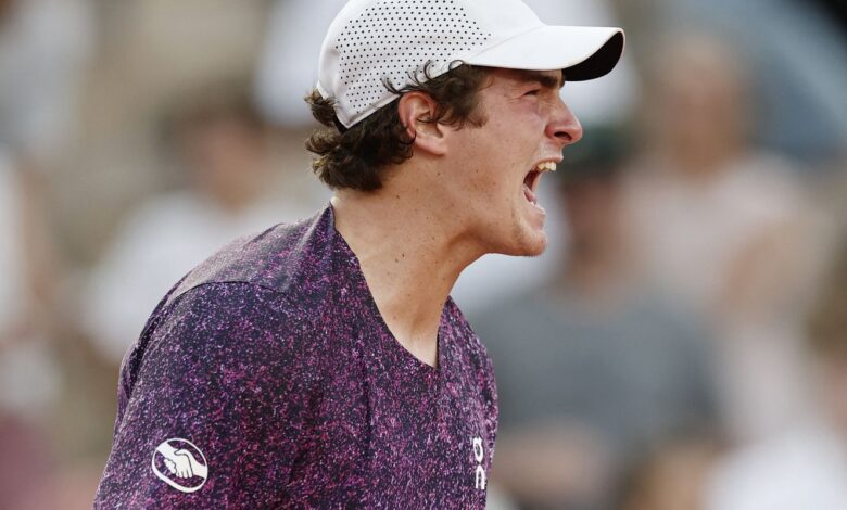 João Fonseca vira sobre croata e vai encarar Djoko em Roland Garros