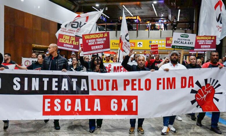 Manifestação no Aeroporto de Guarulhos pede fim da escala 6x1