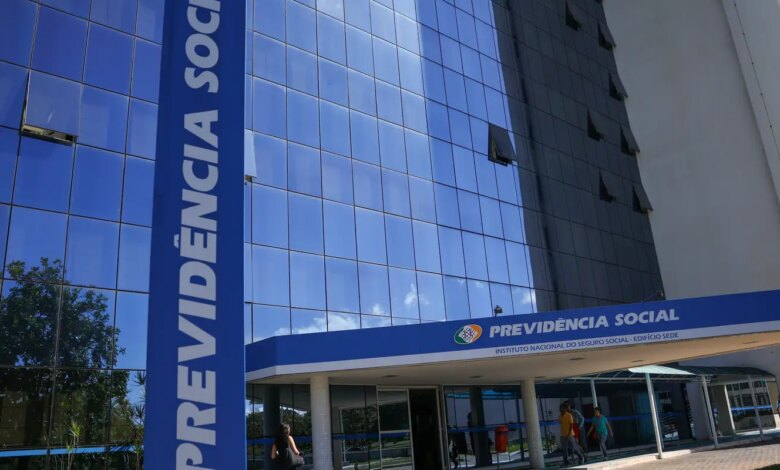 Fila do INSS cai ao menor nível em 21 meses, com 1,8 milhão de pedidos