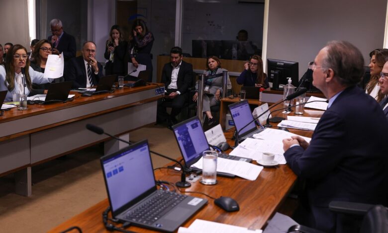 Senadores criticam falta de dados sobre socorro bilionário ao BRB