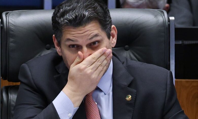 Alcolumbre mantém silêncio sobre 6x1 e oposição tenta preservar escala