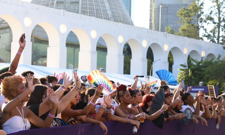 Parada LGBTQIA+ no Rio defende mais representantes no Legislativo