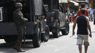 Polícia faz ação para cumprir 56 mandados de prisão na Maré, no Rio