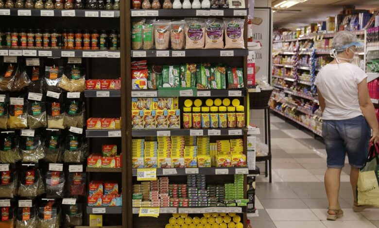 Fabricação de produto alimentício gerou mais emprego em 2024, diz IBGE