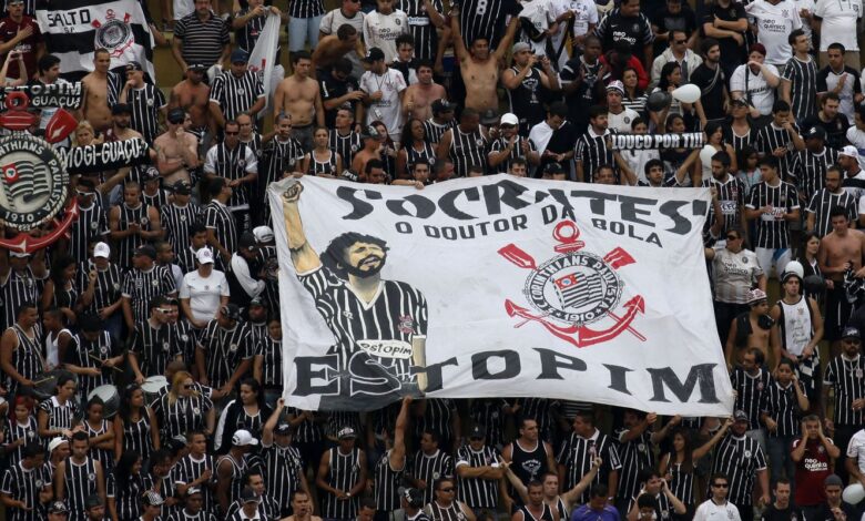 Sócrates, ídolo do Corinthians e da seleção, recebe honraria na Alesp