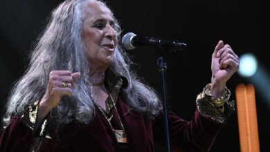 Maria Bethânia chega aos 80 anos como referência da música brasileira