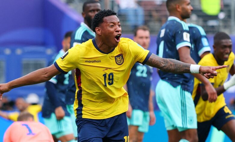 Equador vence Alemanha de virada e carimba vaga no mata-mata da Copa