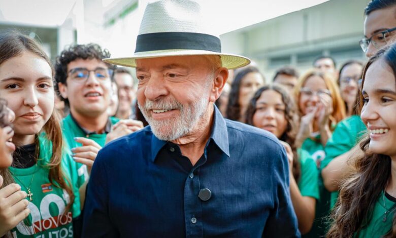 "Quem tinha que aumentar a taxa seríamos nós", diz Lula sobre EUA