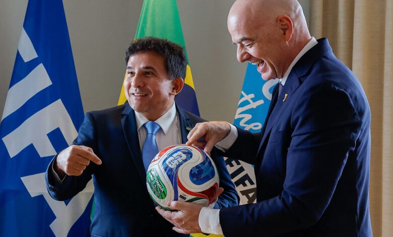 Ministro do Esporte entrega marco regulatório da Copa Feminina à Fifa