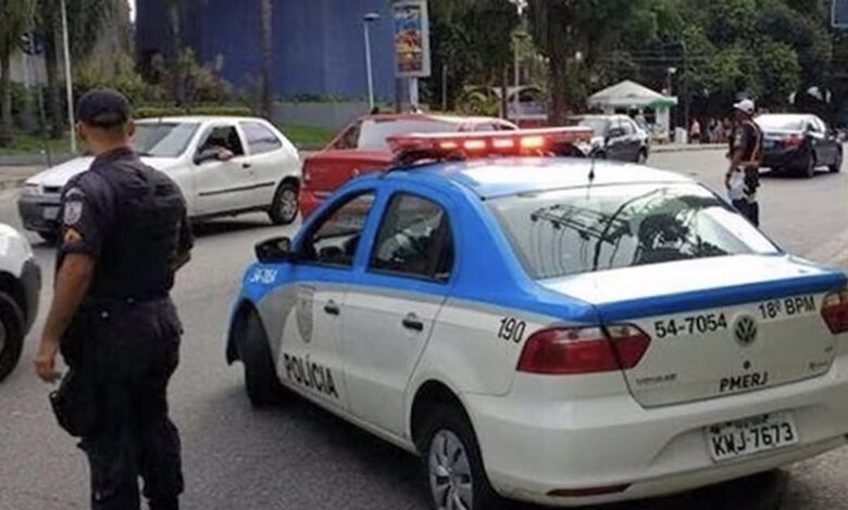 Em cinco dias, dois PMs do Rio morrem com tiros de fuzil na cabeça