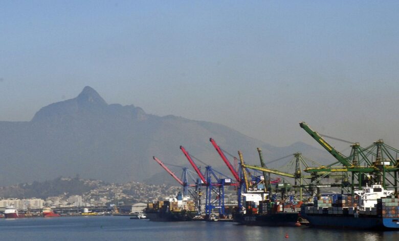 Superávit comercial cresce 10,8% em maio puxado por soja e cobre
