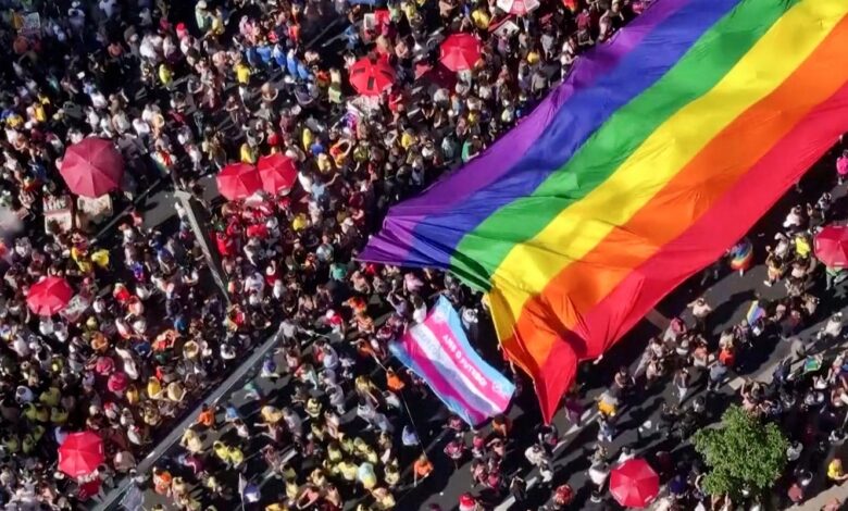 Caminhos da Reportagem aborda Pink money e o valor da diversidade