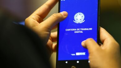 Mercado de trabalho formal cresce 2,6%; serviço público puxa alta