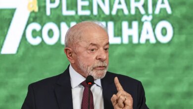 Governo estuda devolução de celular roubado nos Correios, diz Lula