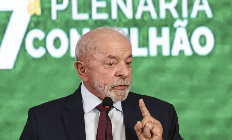 Governo estuda devolução de celular roubado nos Correios, diz Lula