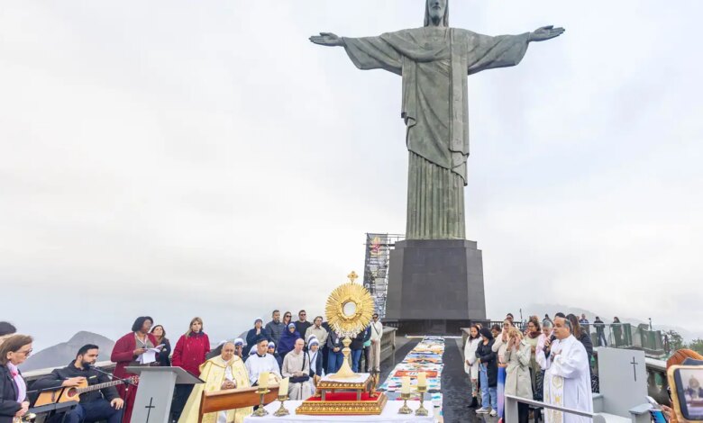 Cristo Redentor inova com tapete de patchwork no Corpus Christi