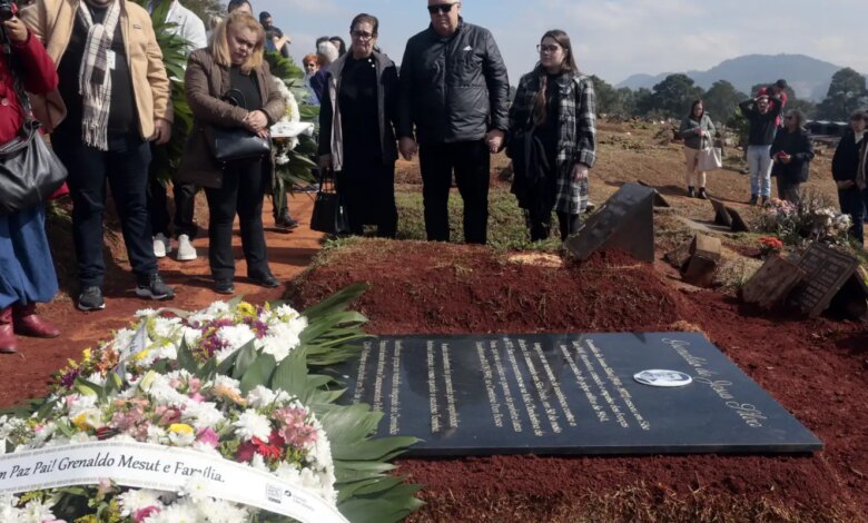 Restos mortais de Grenaldo Silva, morto pela ditadura, são sepultados