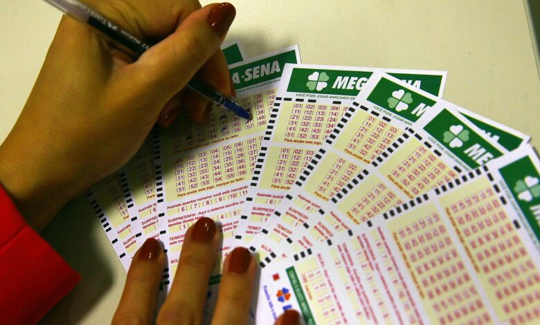 Mega-Sena acumula e prêmio principal vai para R$ 12 milhões