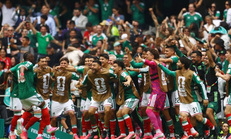 México abre Copa vencendo África do Sul em duelo com três expulsões