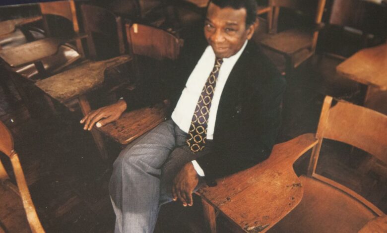 Acervo da USP revela novas faces do pensador negro Milton Santos