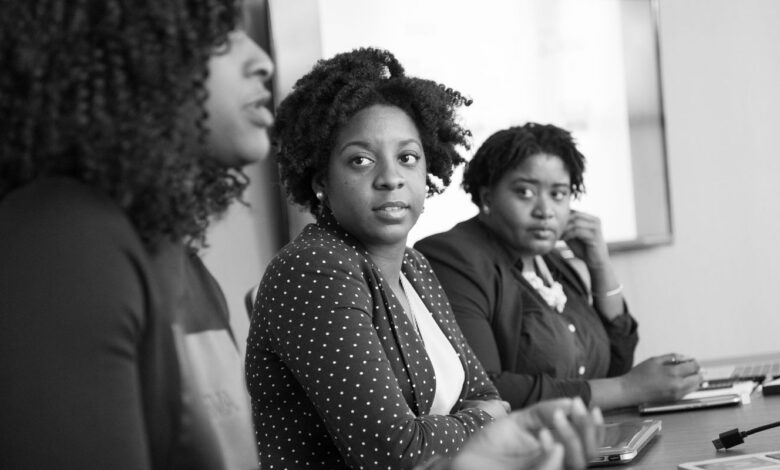Desemprego entre mulheres negras jovens chega a 24,7%, aponta estudo