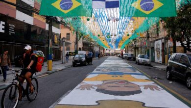 Ruas decoradas para Copa do Mundo reforçam vínculo comunitário no Rio