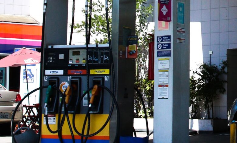 Concorrência do etanol e subvenção fazem preço da gasolina cair