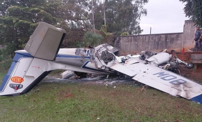 Queda de bimotor deixa dois mortos em Marília, interior de São Paulo