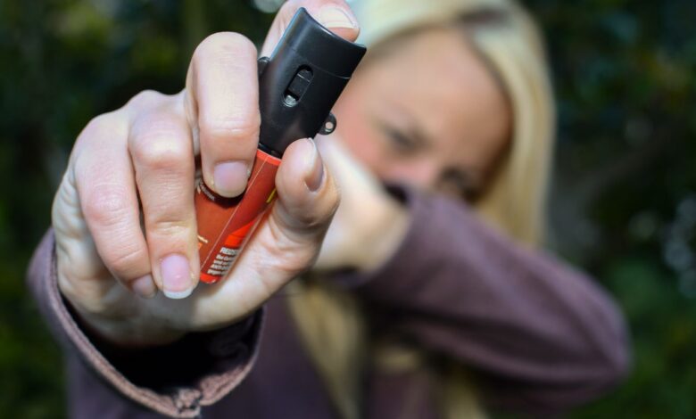 Mulheres podem comprar e usar spray de pimenta para defesa pessoal