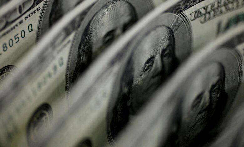 Dólar sobe para R$ 5,11, e bolsa fica estável, apesar de tensão global
