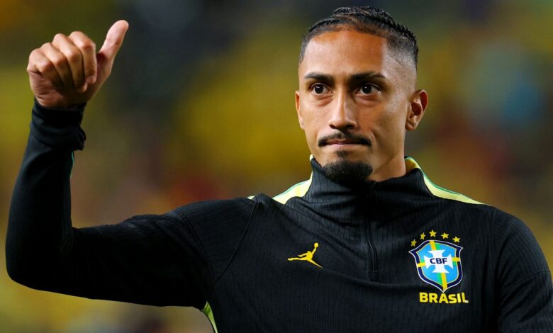 Festejado, Raphinha treina e se aproxima de retorno à Copa do Mundo