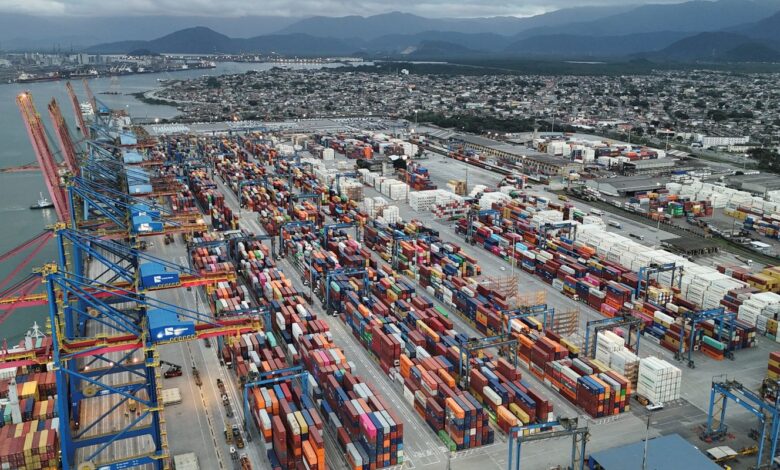 Exportações batem recorde e déficit das contas externas cai em junho