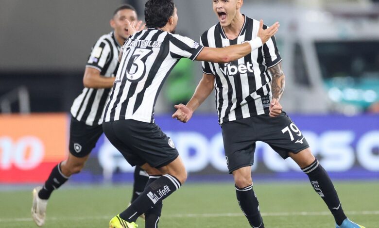 Com gol no último lance, Botafogo bate Santos na volta do Brasileirão