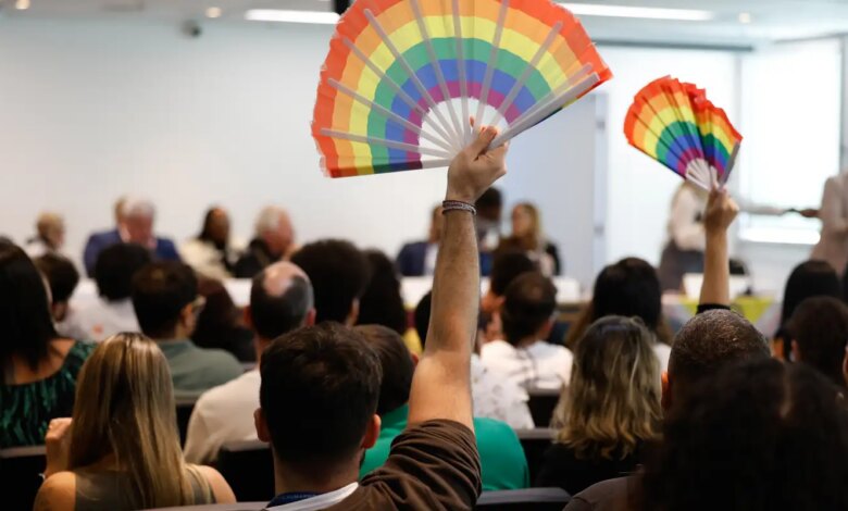 Governo diz que vai acertar salários do programa Rio Sem LGBTIfobia