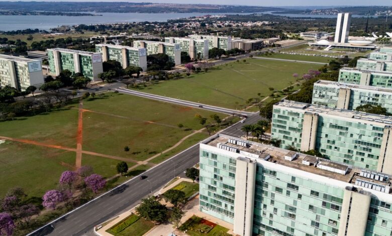 Governo nomeia 500 aprovados no CNU para carreiras transversais