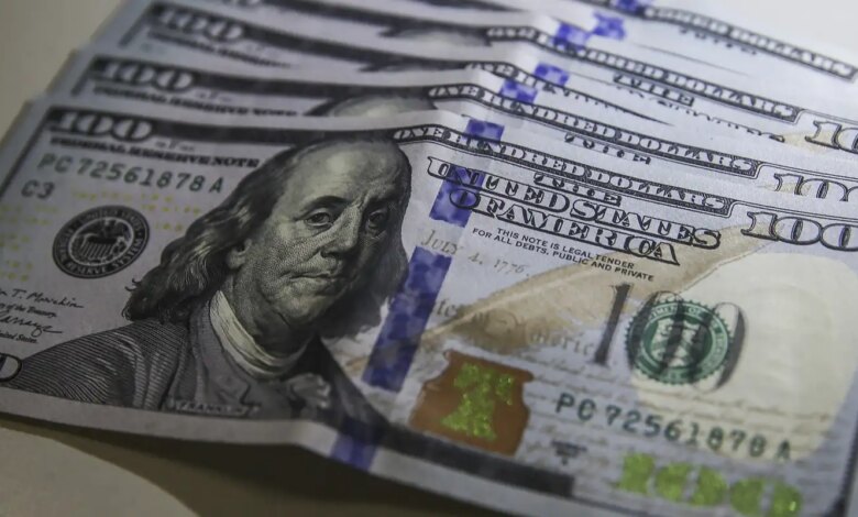 Dólar cai ao menor nível em três semanas; bolsa sobe 1,22%