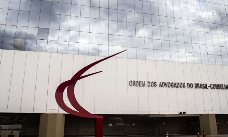OAB pede que STF autorize comunicação entre Flávio e Jair Bolsonaro