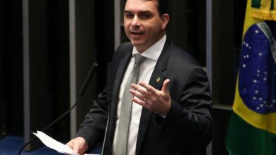 PGR pede que Flávio Bolsonaro seja ouvido por calúnia contra Lula