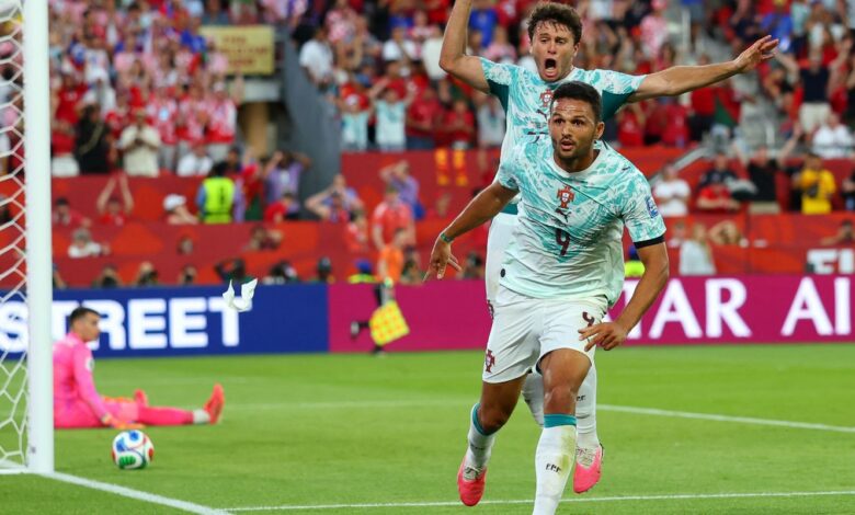 Portugal vira sobre Croácia e vai às oitavas com gols de CR7 e Ramos