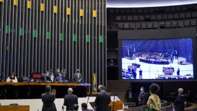 Dino intima partidos a explicar controle de emendas parlamentares