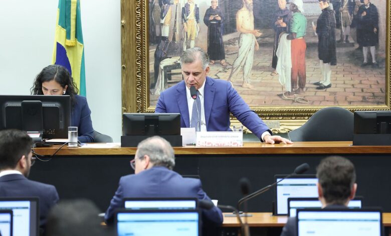 CCJ da Câmara aprova fim da aposentadoria como punição para juízes