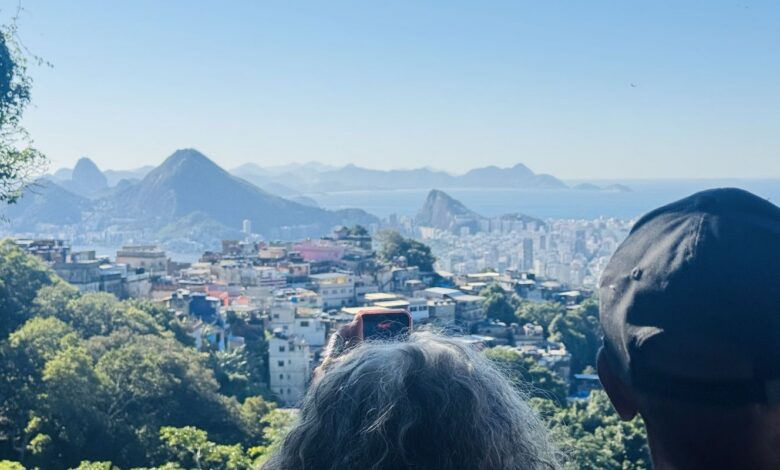 Trilha na Rocinha mostra Mata Atlântica e recuperação florestal no Rio