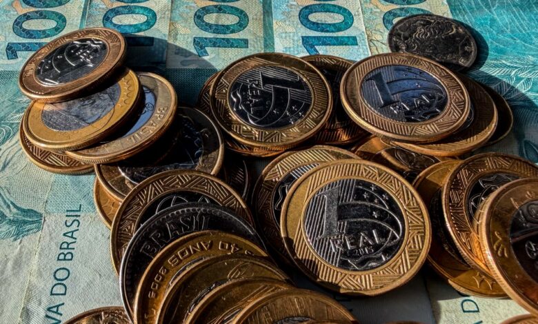 Inflação usada para corrigir salários acumula 4,33% em 12 meses