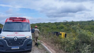 Ônibus com romeiros tomba no Ceará e provoca morte de duas pessoas