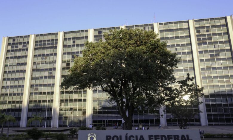 Polícia Federal faz operação para conter lavagem de dinheiro do PCC